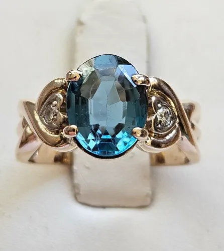 Gold Top & Diamond Ring 10Kt