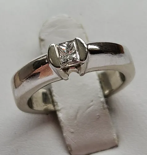Gold Diamond Ring 14Kt